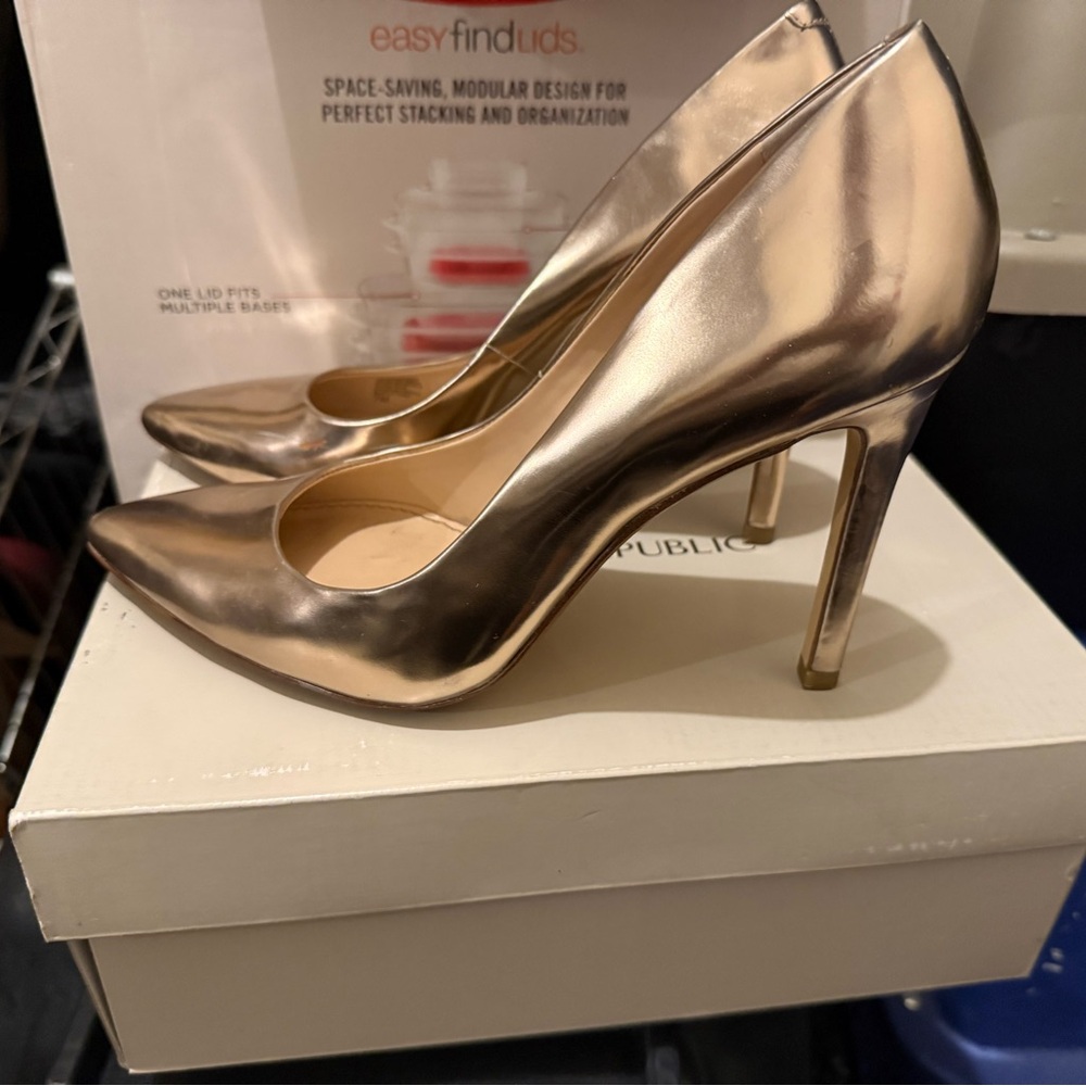 Banana Republic Metallic Rose Gold Pointed-Toe Stiletto Heels